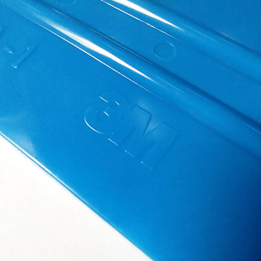 raclette de pose 3M bleue PA1 (pour pose sticker autocollant retro réfléchissant et vinyle covering) (vue logo 3M)